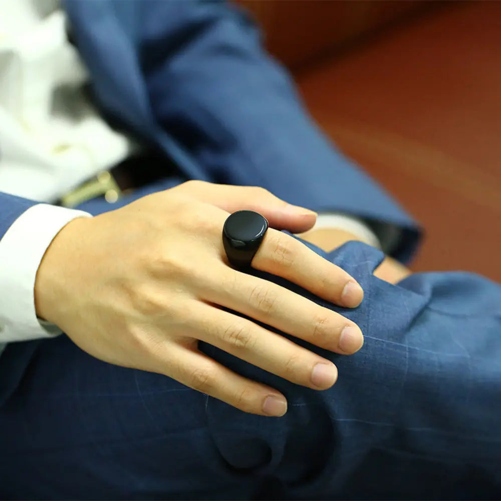 Elegant gold round ring for men’s fashion statement