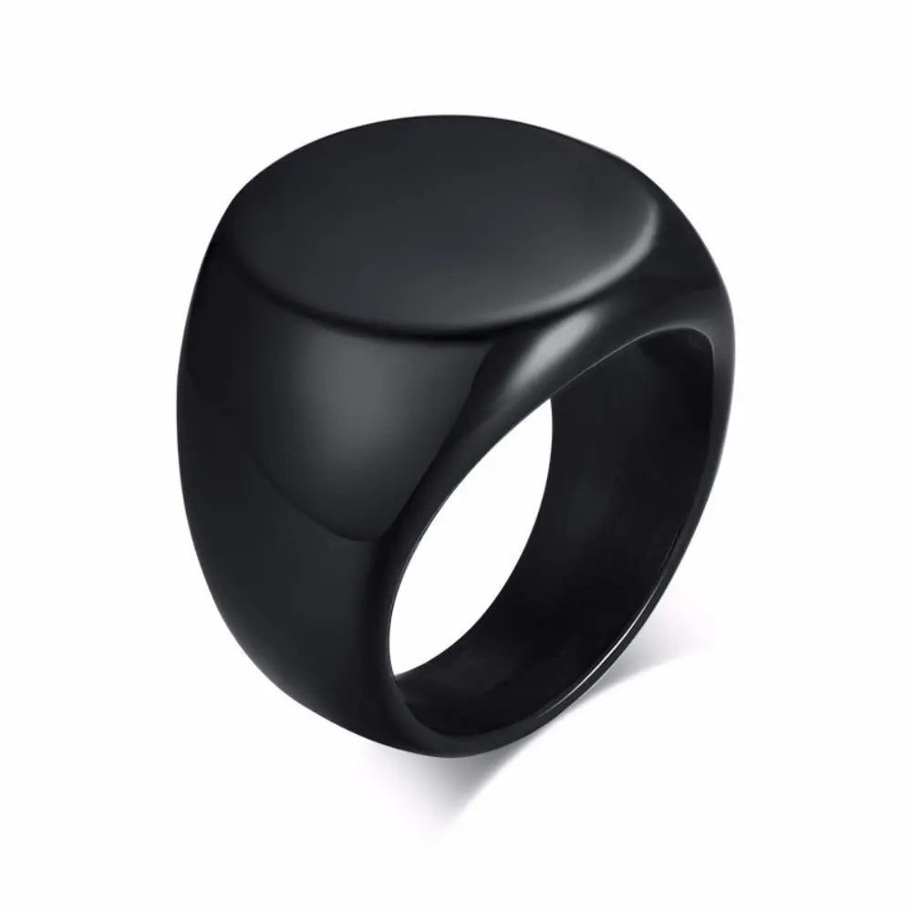 Elegant gold round ring for men’s fashion statement