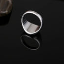 Simple and bold men's ring in smooth platinum or gold