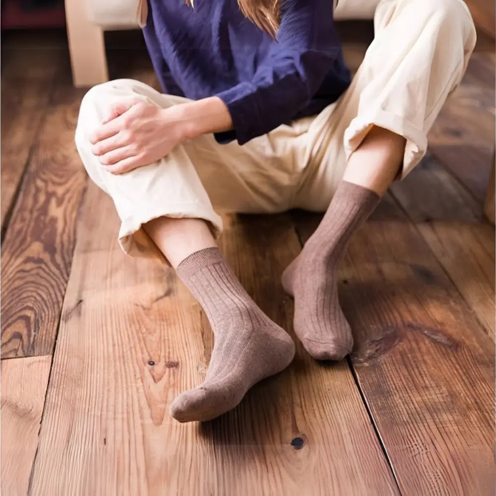 Solid colour sports socks